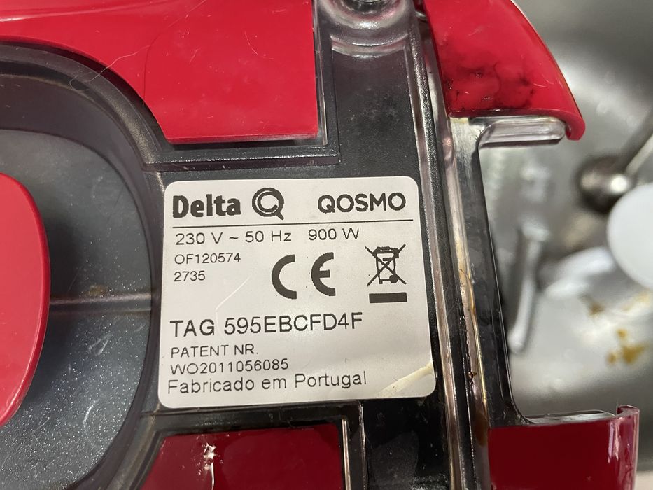 Máquina de café de cápsulas Delta Qosmo