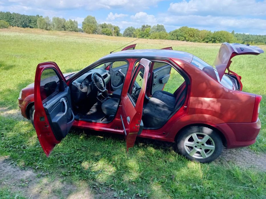 машина Dacia logan