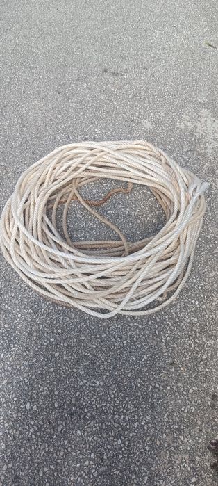 Cabo de nylon 12mm  foi retirado num furo 85 mts
