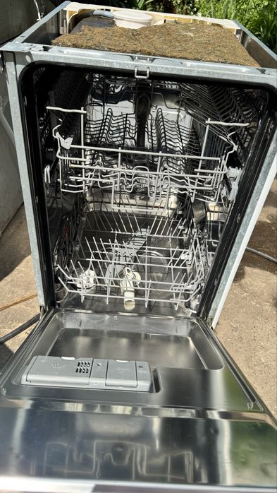 Посудомийна машина Electrolux