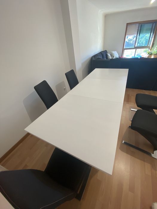 Mesa de jantar e 6 cadeiras