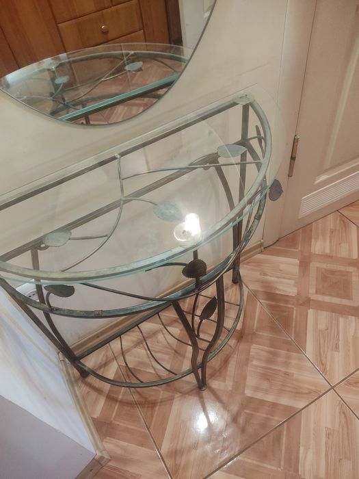 Столик  кований .Новий. Висота 66.5,60 ширина.