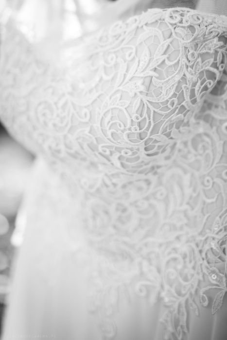 Suknia Ślubna, kolor: ecru, krój: litera A