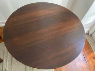 Mesa de madeira redonda antiga. 4 pés , de apoio - Diam 74 cm