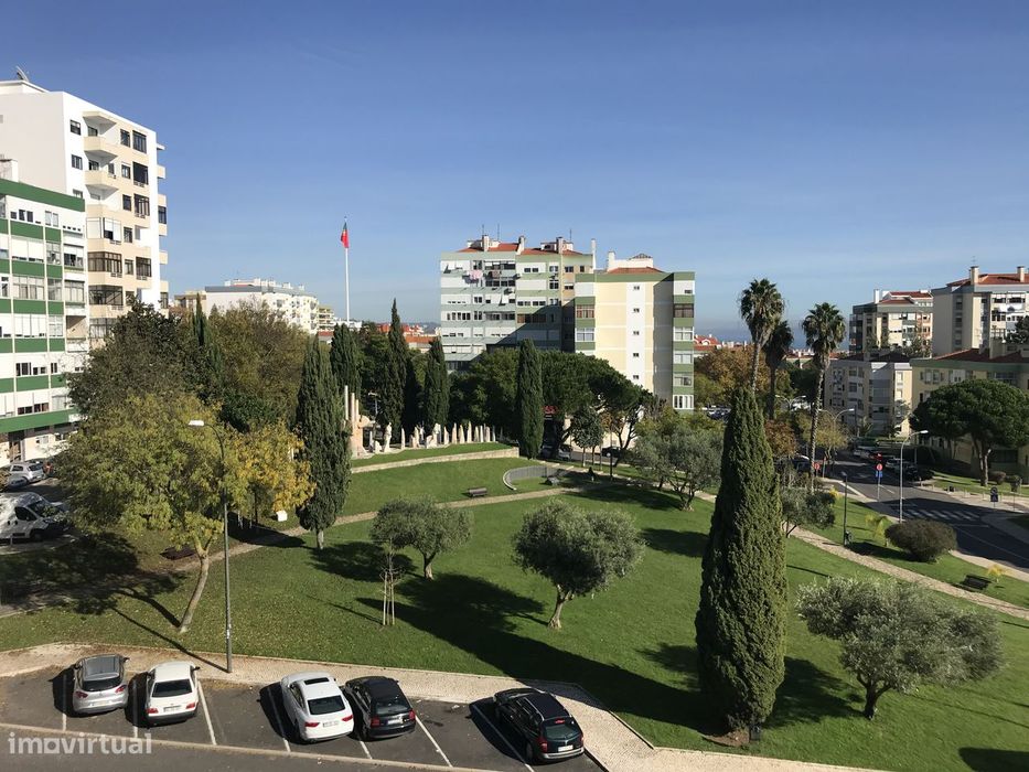 T2 em Oeiras com vista rio e excelentes acessos