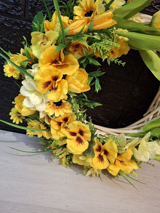 Wianek ratanowy wiosenny zółty