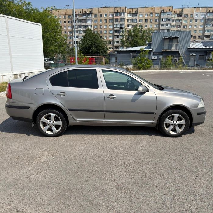 Школа Октавія 2,0 бензин 2008 року