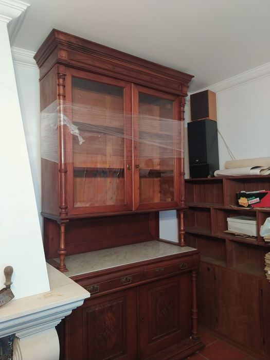 Loureiro / cristaleira antiga