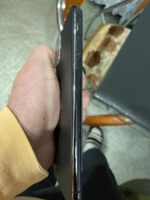 Продам телефон iPhone 11 Pro Max срочно 19000
