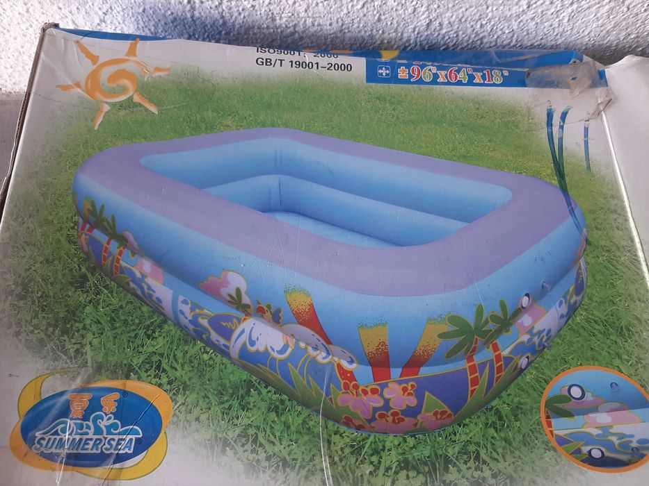 Piscina insuflável para crianças
