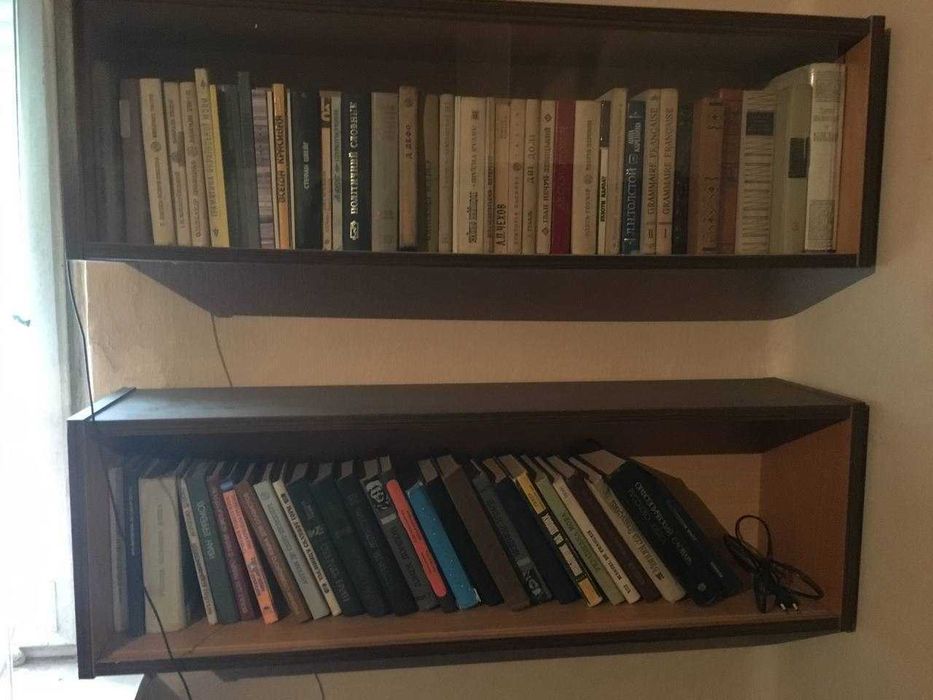 ліжка оптом, книжні полиці, стіл з стільцями