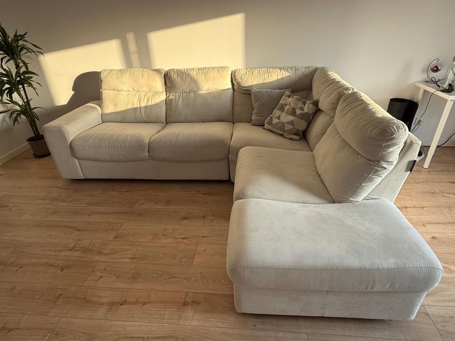 Sofá chateaux 260x 210, branco com tecido agradavel para calor e frio