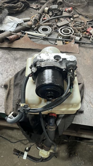 Toyota land cruiser 200 lexus 570 lx насос гидроподвески