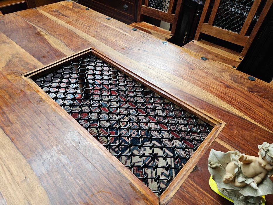 Excelente mesa em madeira maciça - Estilo Mexicano - óptimo estado e