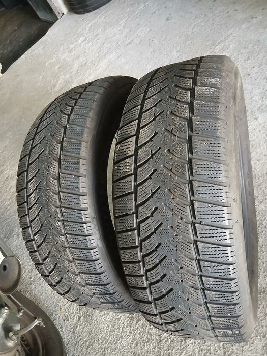 2 Pneus 235/60R18 Dunlop seminovos