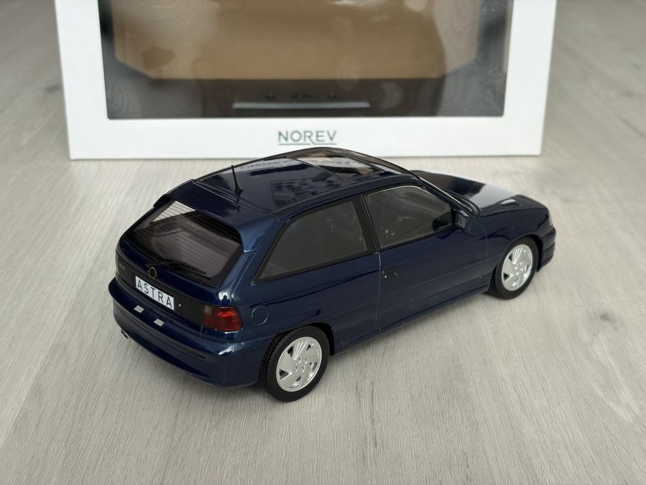 Opel Astra GSi Norev 1:18