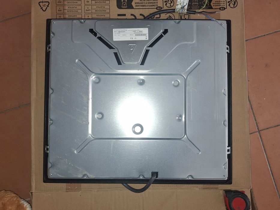 Vendo placa vitroceramica da marca TEKA. OFERTA de algumas panelas.
