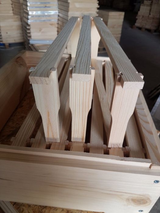 Корпуса для ульев, пчелиные улья, рамки