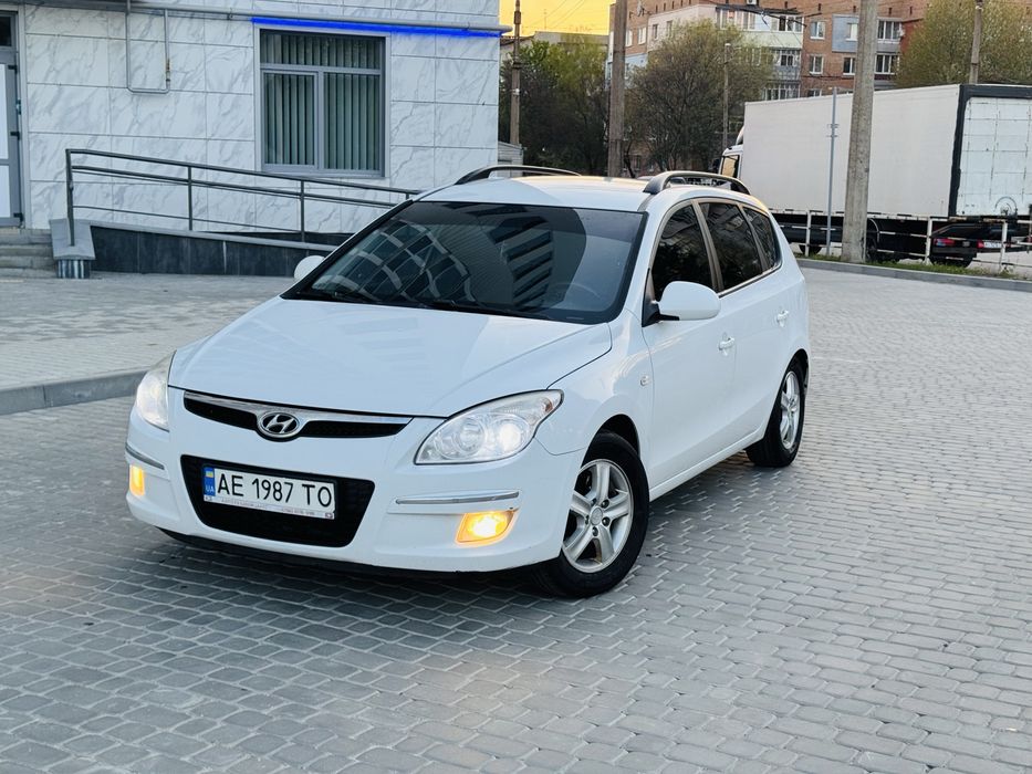 Продам хюндай i30 1.6 газ не крашен