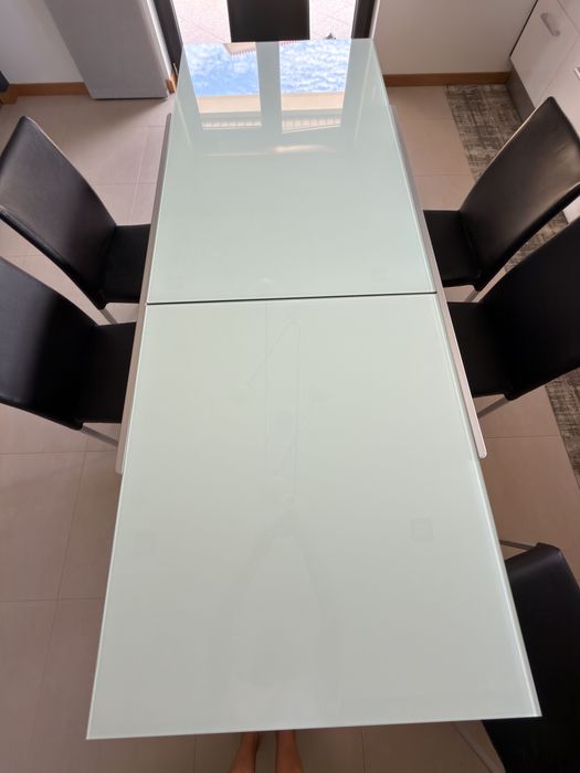 Vendo mesa em vidro trmperado + cadeiras