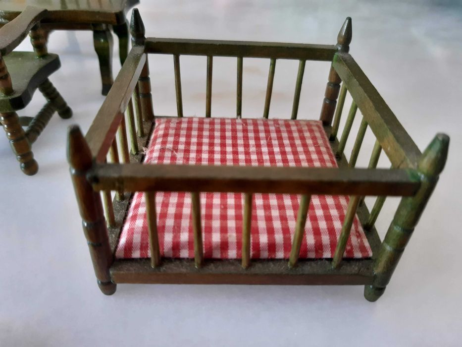 Miniatura mobília sala madeira,8 peças, cor verde, anos 90, como nova