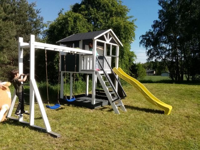 Domek ogrodowy dla dzieci plac zabaw zjeżdżalnia