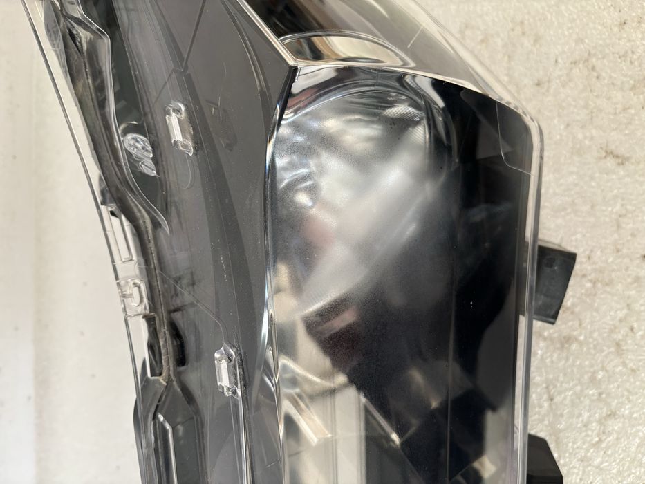 Toyota Corolla E16 13-16 lampa lewy przód lewa przednia