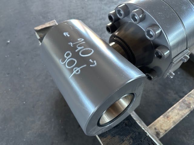 Nowy siłownik hydrauliczny L-1080 MM średnica cylindra 200 mm