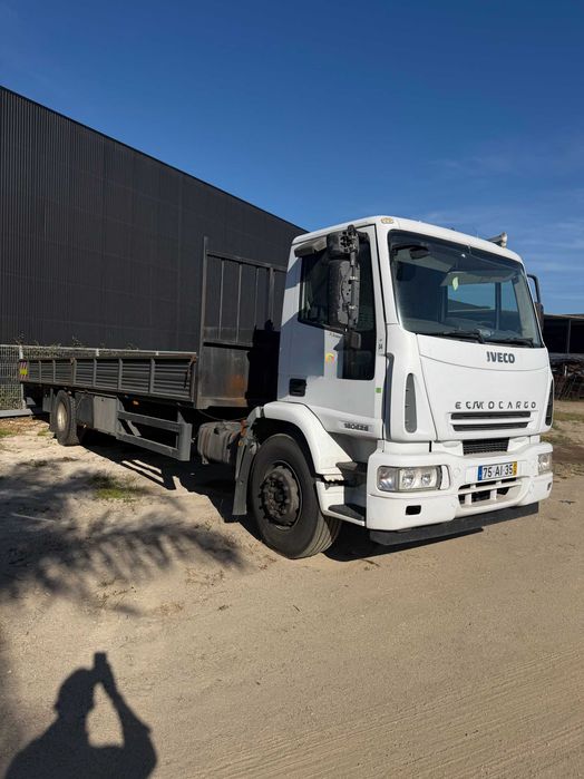 camião iveco para grua