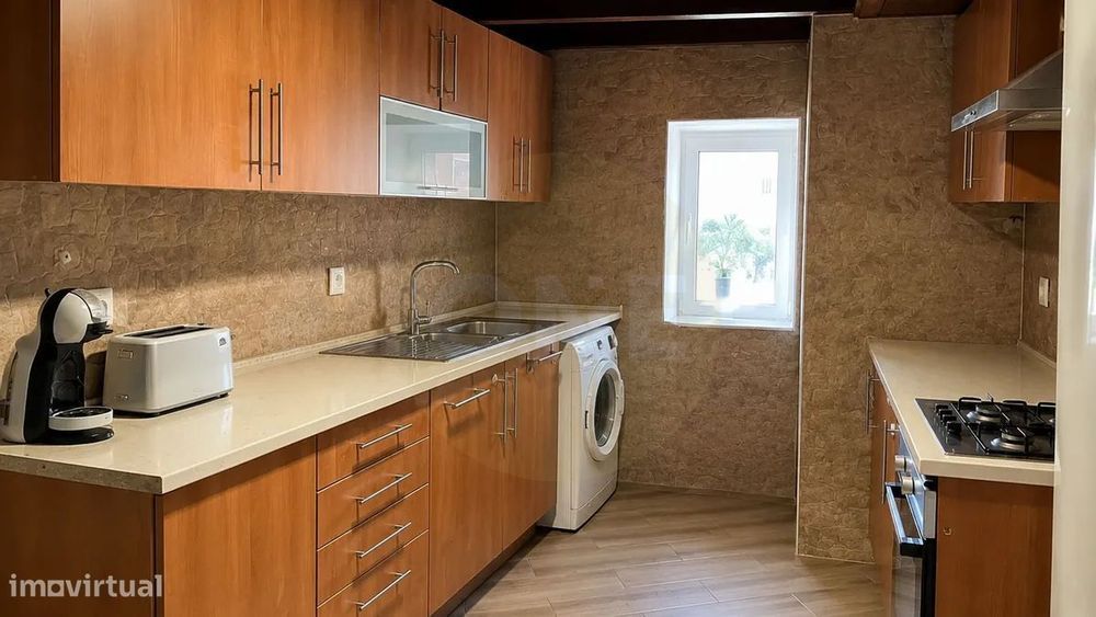 Moradia com 253 m² e Terreno de 1.129 m² em Arranhó