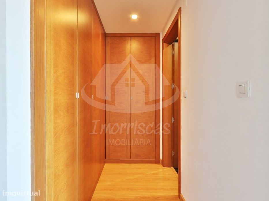 Apartamento T3 com box no Condomínio Blue Garden, em Sacavém