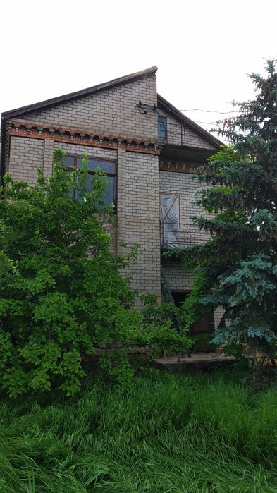 Продаю 2х эт. дом в Червоном Шахтаре