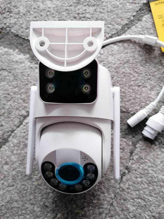 Kamera wifi obrotowa 2,4G hz z dwoma obiektywami + karta pamięci 64gb.