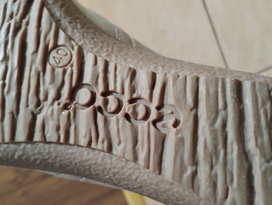 Botki z naturalnej skóry marki Ecco 40