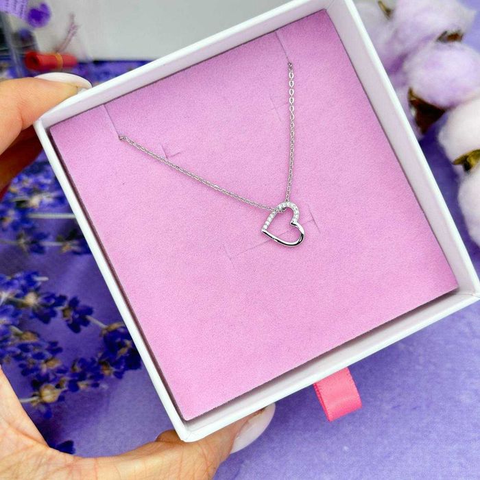 Срібне намисто у формі серця з кубічним цирконієм