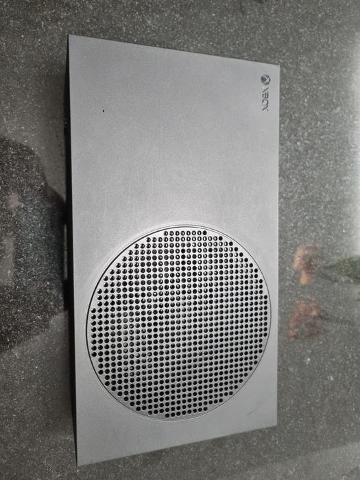 Xbox series s com comando de videojogos