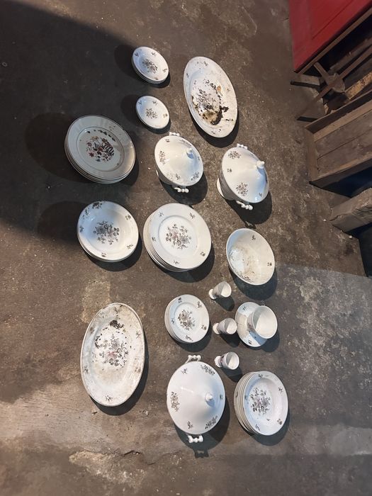 Antique ceramic tableware427809798819696641