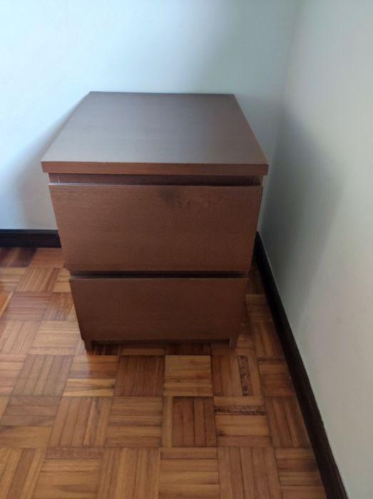 mesa cabeceira Malm castanha escura