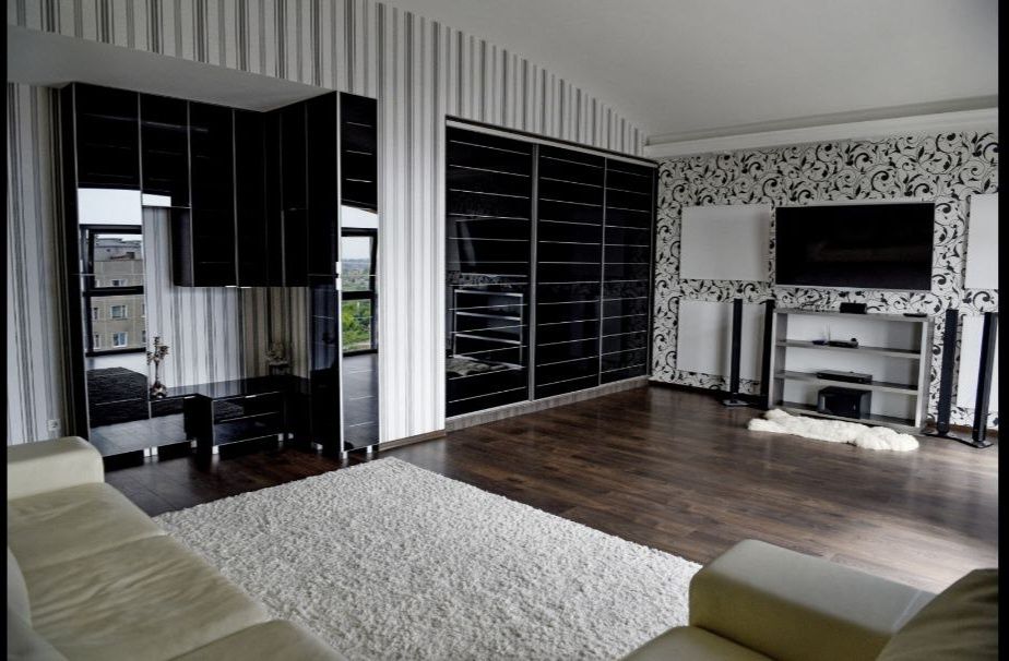 Продам 4кімнатну квартиру. 175кв.м.Центр.Власник