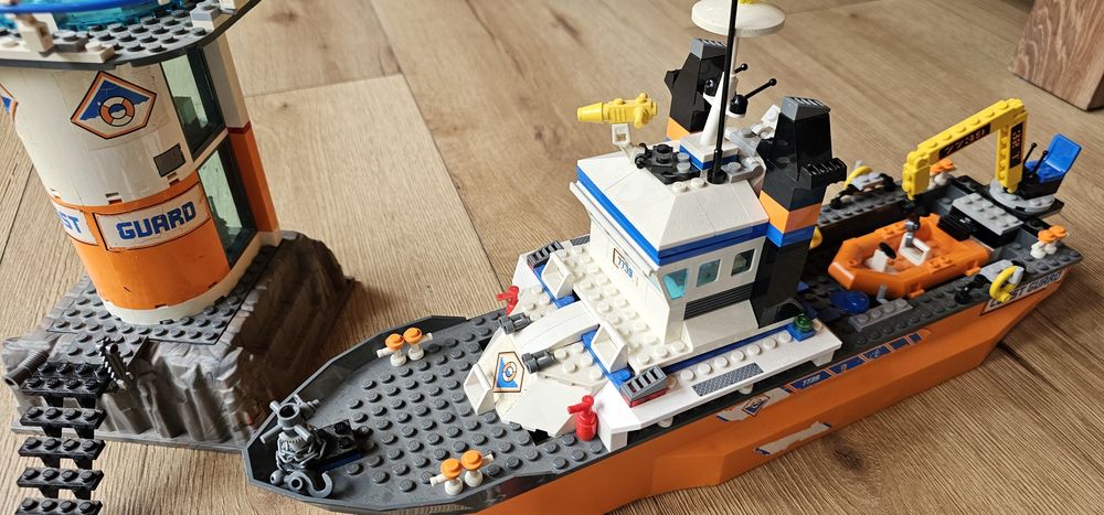 Lego łódź patrolowa baza bazy straży przybrzeżnej  7739 klocki