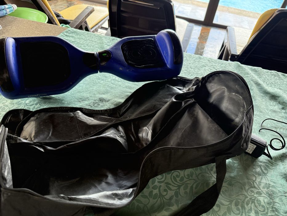 hoverboard  azul com saco e carregador.