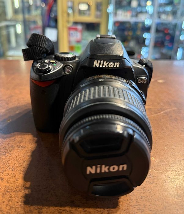 Lustrzanka cyfrowa Nikon D40 przebieg 12500 + obiektyw 18-55mm 3.3-5.6