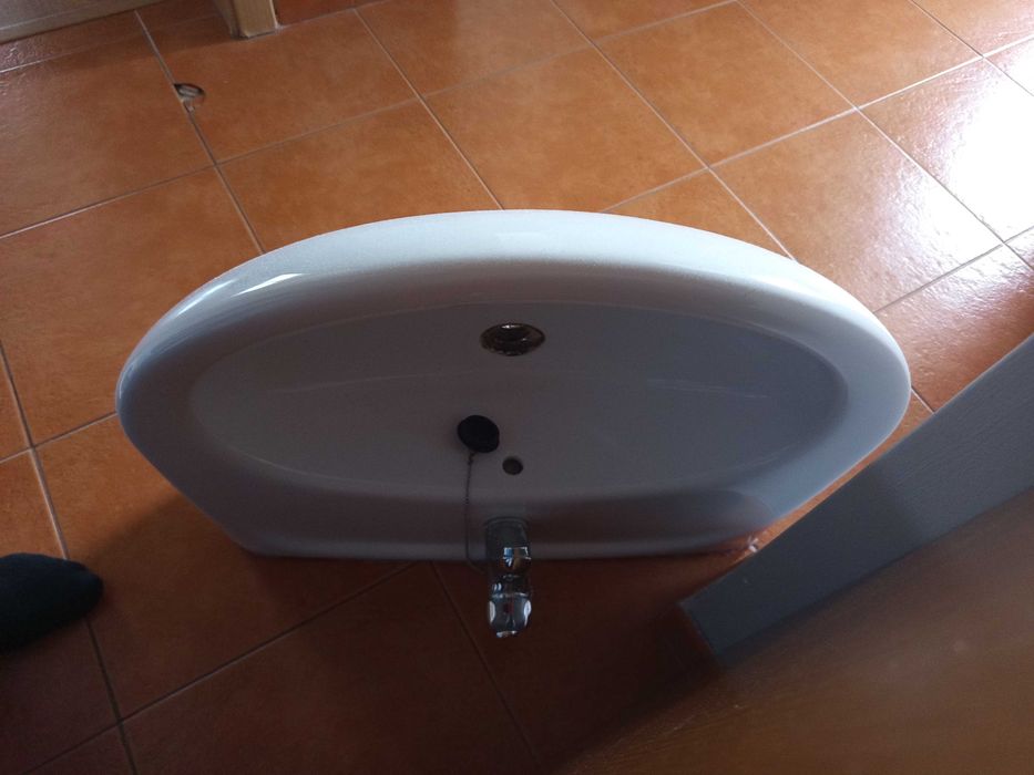 Lavatório com torneira