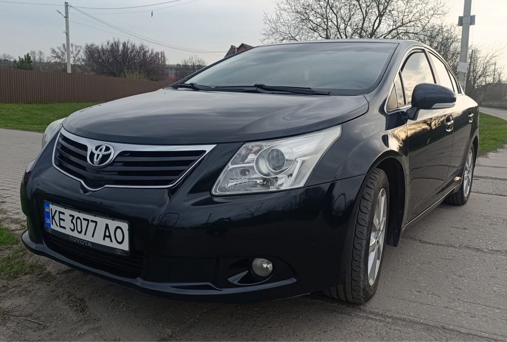 Tayota avensis 2011
