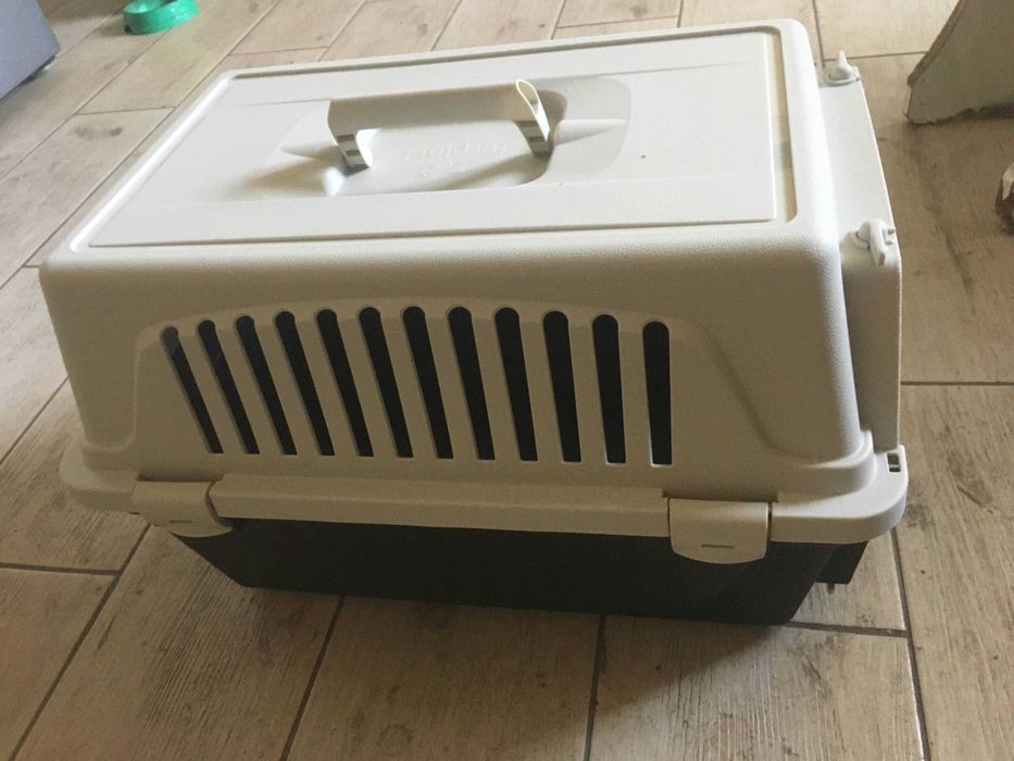 Переноска для котів та дрібних собак