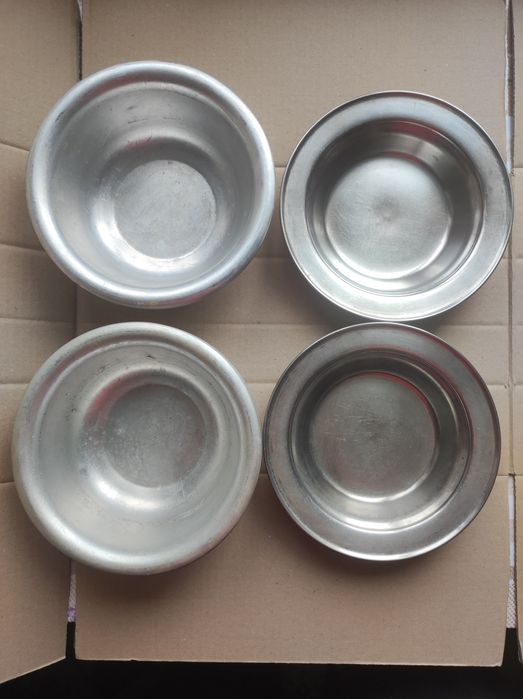 Миски алюминиевые , тарелки.