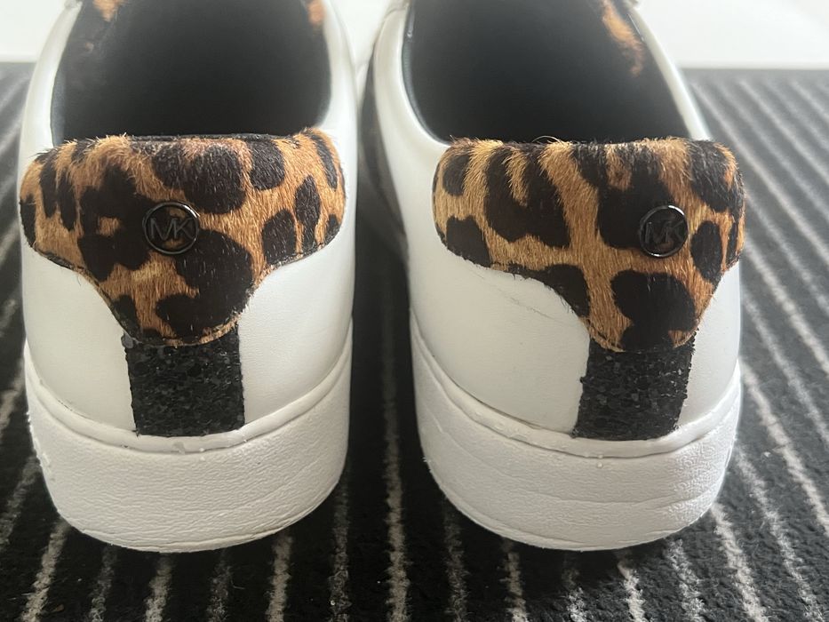 Michael Kors sneakers biale z elementami pantery
