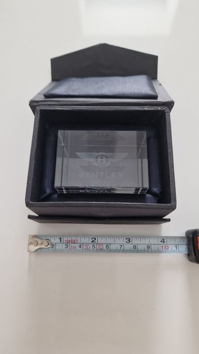 Pisa-papéis da marca Bentley