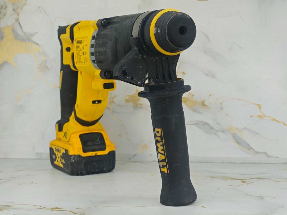 Młotowiertarka DeWalt DCH263 18V z akumulatorem 5Ah i ładowarką