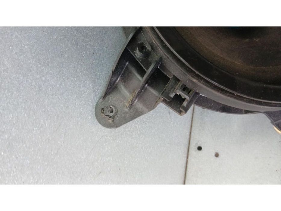głośnik lewy przód volvo v70 ii 2.4d5 04r 30679496